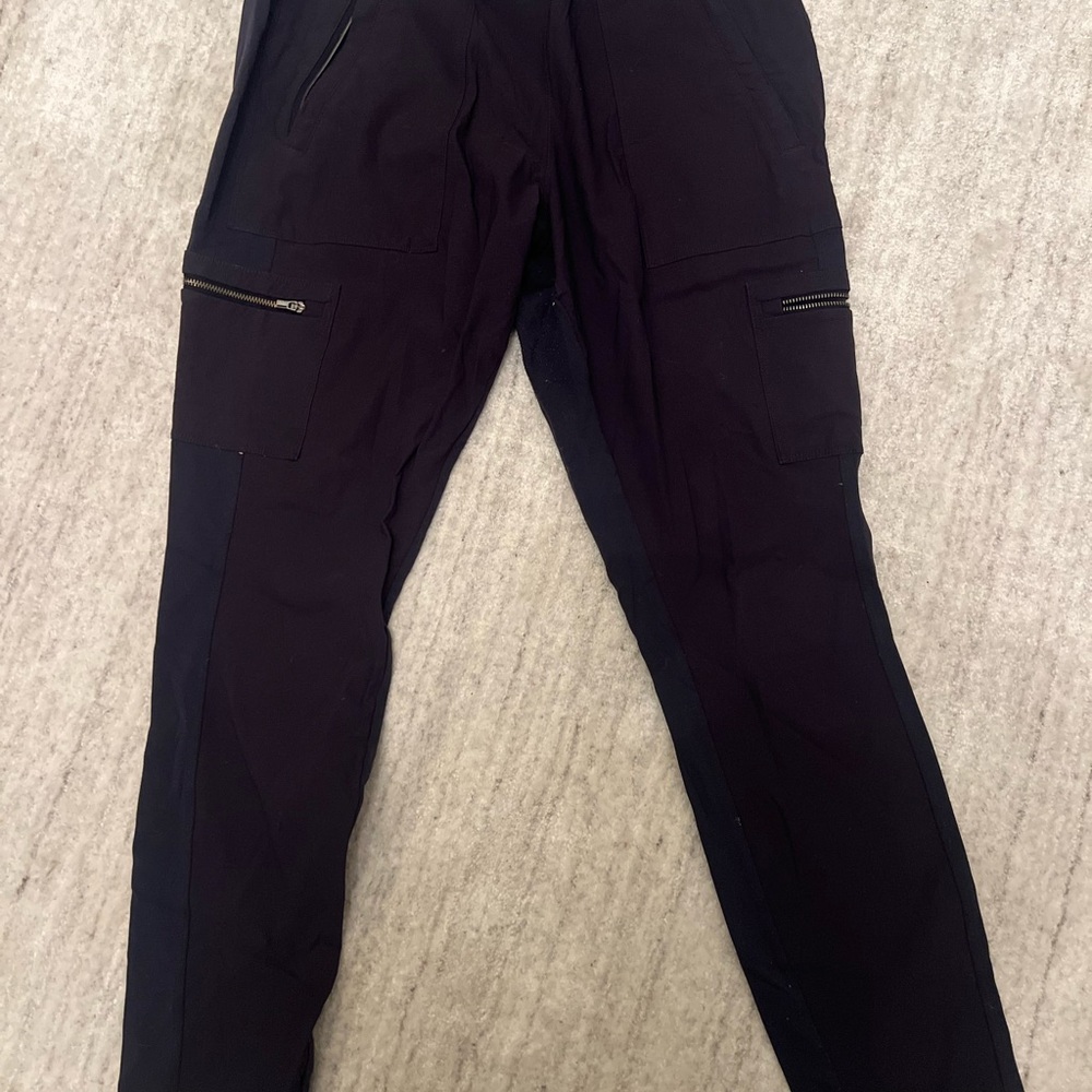 Athleta hybrid cargo leggings